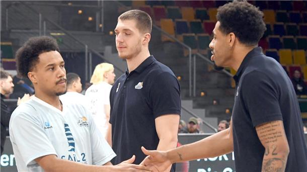 Eisbären haben erste Vertragsgespräche mit Spielern geführt Die Eisbären Bremerhaven haben einige junge deutsche Profis wie (von links) Nils Owen Schmitz, Hendrik Warner und Jordan Samare in ihrem Kader.