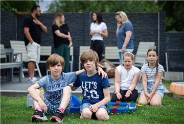 Die Zwillinge Noel (links) und Noah sollen auf verschiedene Schulen gehen. 