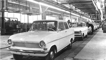 Die Endfertigung des Opel Kadett Modell A: Opel blickt auf 125 Jahre Fahrzeugbau voller gewaltiger Umbrüche zurück.