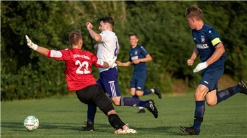 Die entscheidende Szene im Spiel: Bennet Brunkhorst wird von FSV-Keeper Deyk Bredehöft gelegt. Die FSV spielte nach der Szene in Unterzahl, ging mit 0:7 unter.