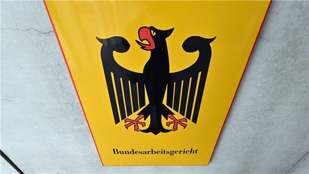 Die Entscheidung des Bundesarbeitsgerichts: Ja, die Klägerin hat Arbeitnehmerstatus und damit Anspruch auf Mindestlohn.