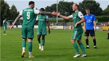 Die erfahrenen Spieler wie Dimitrios Ferfelis (links) und Kevin Rehling werden im Spiel gegen Regionalliga-Absteiger Rehden besonders gefordert sein.