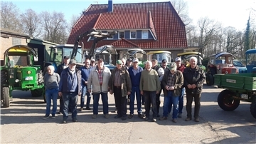 Die erste Pause fand in Malstedt auf dem Hof von Landwirt Johann Bösch statt.