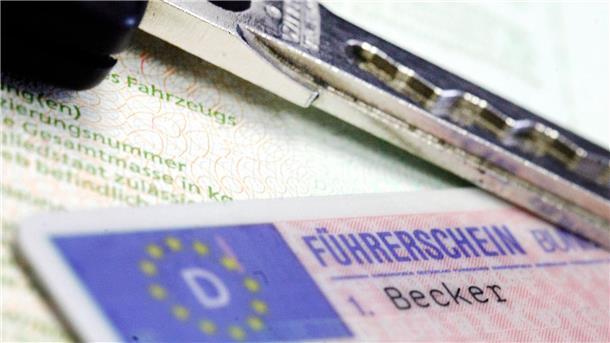 Die EU plant neue Richtlinien für den Führerschein. Senioren sollen regelmäßig ihre Fahrtüchtigkeit unter Beweis stellen.