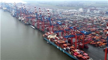 Die Eurogate-Führung hat ein Sparprogramm ausgearbeitet. Am Donnerstag wird der Bremerhavener Betriebsrat darüber informiert, welche Maßnahmen an der Stromkaje geplant sind.