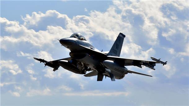 USA bringen Verkauf von Kampfjets an Türkei auf den Weg Die F-16 ist in der Lage, auch in extrem niedriger Höhe und bei jedem Wetter zu fliegen.