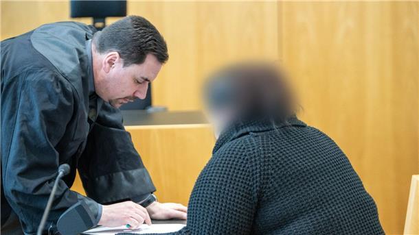 Gefängnis für falsche Krankenschwester wegen Mordversuchs Die falsche Krankenschwester musste sich wegen versuchten Mordes an einem Schwerkranken verantworten. Sie kommt ins Gefängnis.