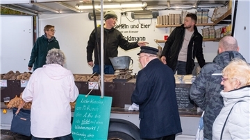 Die Familie Feldmann betreibt seit 75 Jahren einen Stand auf dem Leher Wochenmarkt.