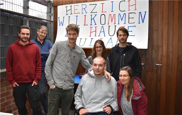 Die Familie und die Freunde halten zu ihm und geben ihm Kraft: Julian Wiedau aus Loxstedt ist seit Mai querschnittsgelähmt.