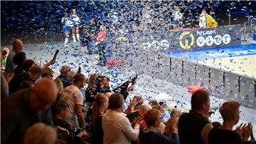 Die Fans der Eisbären Bremerhaven können am Samstag nicht nur das Spiel ihrer Lieblinge in Düsseldorf sehen, sondern sich in der ProA-Konferenz auch über das Abschneiden der Konkurrenz informieren.
