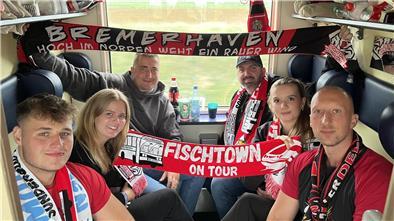 Die Fans der Fischtown Pinguins waren auf Tour - im Sonderzug nach Dresden.