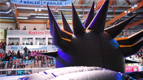 Schaffen es die Fischtown Pinguins ins Halbfinale der CHL? Das sagen die Fans Die Fans stehen wie ein siebter Mann hinter den Pinguins - nicht nur in der Eisarena, sondern auch in der Fremde.