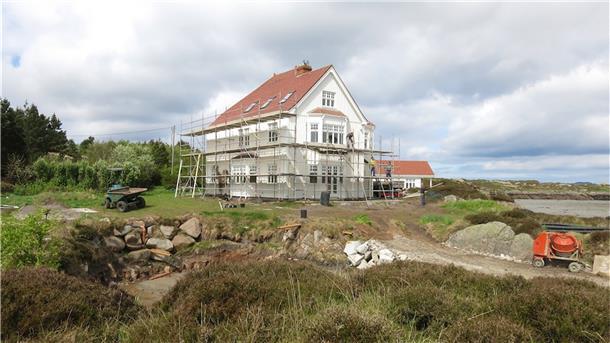 Energieeffizienz-Preis für Sellstedter Unternehmen Die Fassade des mehr als 100 Jahre alten Hauses wurde komplett erneuert. Jetzt ist die Firma „Ökologischer Holzbau Sellstedt“ für das Projekt mit einem Energieeffizienz-Preis ausgezeichnet worden.