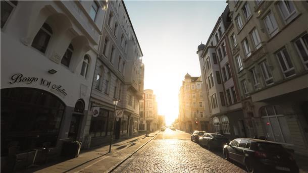 Warum vier junge Bremerhavener exklusive Ferienwohnungen anbieten Die Ferienapartments befinden sich nicht nur an noblen Adressen. Auch im Goethequartier oder wie hier in der Schleusenstraße hat Bheaven Unterkünfte.