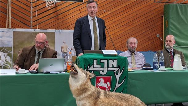 Weniger Wolfsrudel in der Region gefordert  David Mc.Allister beim Jägertag
