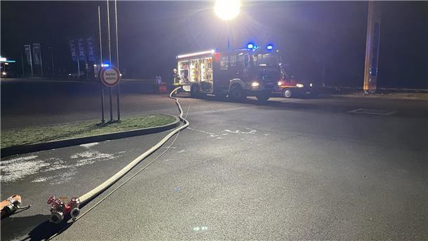 Die Feuerwehr an der Einsatzstelle.