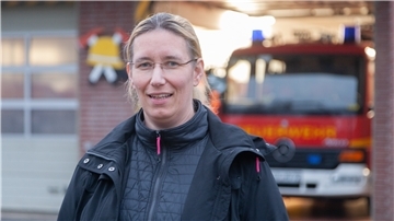 Die Feuerwehr gehört für Ortsbürgermeisterin Patricia Gerhardt zu den wichtigsten Einrichtungen im Dorf. Das neue Feuerwehrhaus, um das bereits der vorige Ortsrat gerungen hat, liegt auch der Sozialdemokratin „am Herzen“.