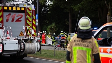 Die Feuerwehr ist mit einem Großaufgebot an Rettungskräften im Einsatz.