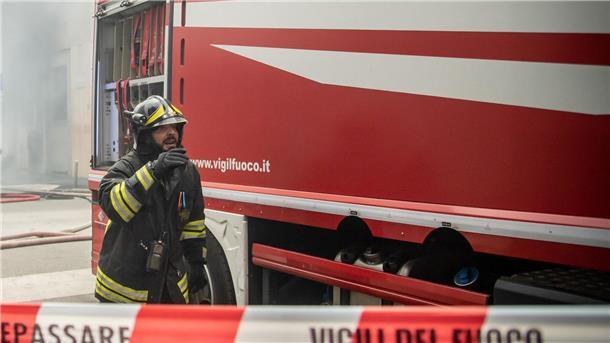 Explosion: Mindestens drei Tote in italienischer Abfallfirma Die Feuerwehr ist mit einem Großaufgebot vor Ort. (Symbolbild)