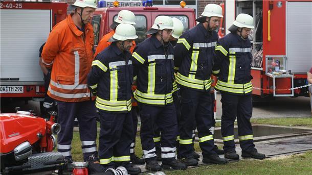 Freetzer Brandbekämpfer siegen bei Heimberg-Fuchs-Wettkämpfen in Lengenbostel Die Feuerwehr Kalbe erhält ihren Einsatzbefehl.