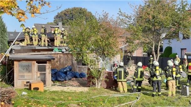 Die Feuerwehr musste zu einem Dachstuhlbrand in Loxstedt ausrücken.