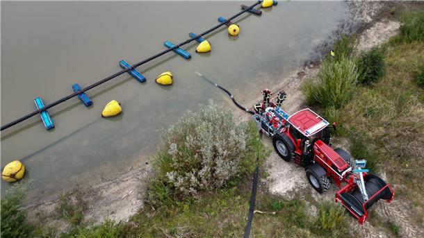 Spielerei oder Supergerät: Was kann ein Feuerwehr-Trecker? Die Feuerwehr Wiesmoor sieht einen Vorteil darin, dass der Trecker viel Power mitbringt, aber wenig Personal benötigt.