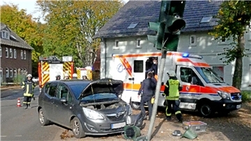 Die Feuerwehr Wilstedt musste am Freitag zu einem Unfall ausrücken. Ein Pkw war gegen eine Ampel gefahren, der Fahrer wurde verletzt.