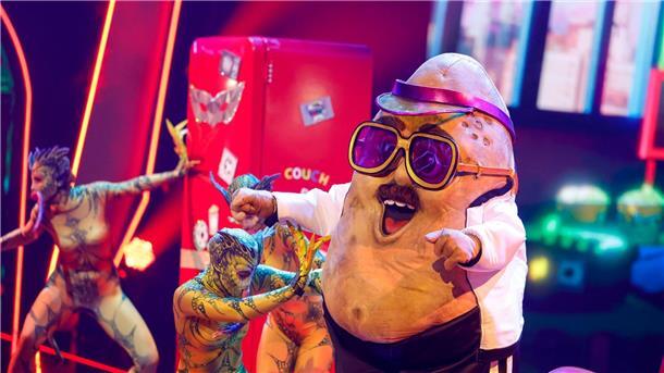 Hugo Egon Balder als Kartoffel bei „Masked Singer“ enttarnt Die Figur „Der Couchpotato“ steht in der Prosieben-Show „The Masked Singer“ auf der Bühne.