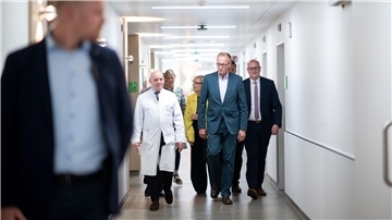 Die Finanzierung des Gesundheitssystems war auch Thema beim Besuch von Bundeskanzler Merz im Alfried-Krupp-Krankenhaus in Essen. 