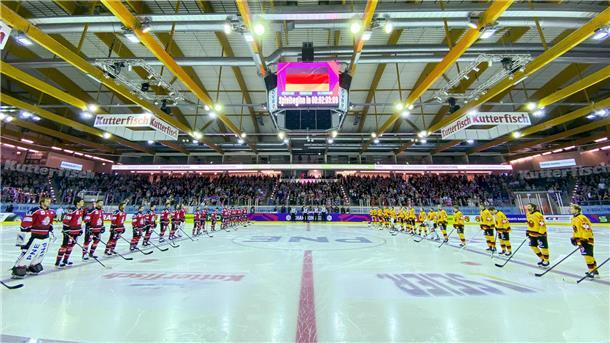 Eishockeyspieler in einer Reihe