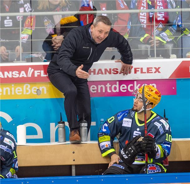 Die Fischtown Pinguins empfangen den ERC Ingolstadt in der Eisarena. Thomas Popi...