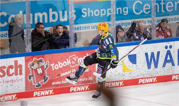 Die Fischtown Pinguins empfangen den ERC Ingolstadt in der Eisarena. Niklas Ande...