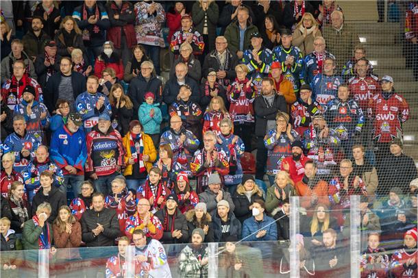 Die Fischtown Pinguins empfangen zur Begeisterung der Fans den ERC Ingolstadt in...