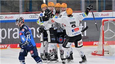 Die Fischtown Pinguins holten in Ingolstadt einen 1:3-Rückstand auf und schickten die Begegnung in die Extrazeit zum Sieg.