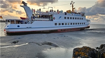 Schiff und Sandbank
