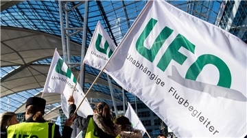 Die Flugbegleiter der Unabhängigen Flugbegleiter Organisation (UFO) wollen kommende Woche streiken. (Archivbild)
