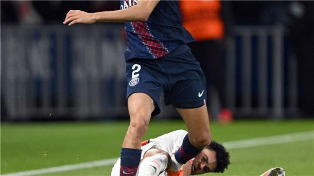 Die folgenschwere Szene: Bayerns Luis Díaz (unten) foult Achraf Hakimi bei seiner Grätsche. 