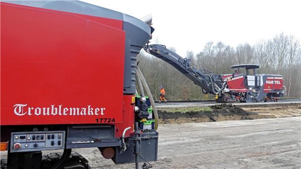 Bilderstrecke von der A27-Baustelle: Das sind die großen Baufahrzeuge Die Fräse trägt den Spitznamen „Troublemaker“, zu Deutsch: Unruhestifter. Tatsächlich ist sie sehr laut.