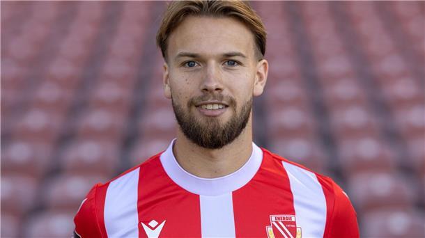 Eklat nach Pokal-Derby: Spielerfrau im Gesicht getroffen Die Frau von Energie-Spieler Niko Bretschneider soll auf der Babelsberger Tribüne angegriffen worden sein.