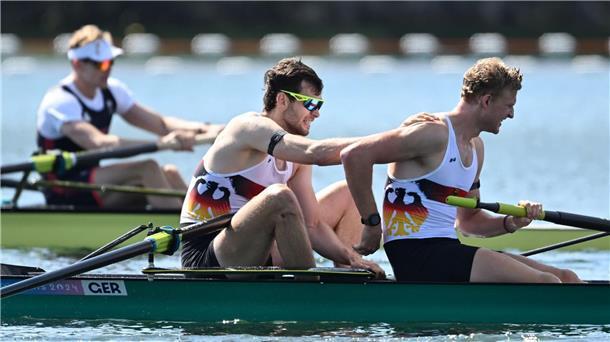 Alle deutschen Ruderboote weiter im Rennen Die Freude im Zweier ohne Steuermann nach dem Halbfinal-Einzug war groß.