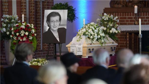 Schleswig-Holstein nimmt Abschied von Heide Simonis Die frühere schleswig-holsteinische Ministerpräsidentin Heide Simonis war am 12. Juli im Alter von 80 Jahren nach langer schwerer Krankheit gestorben.