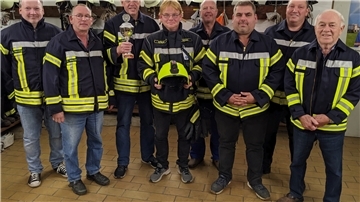 Die Führung der neuen Feuerwehr Süderosterstade ist vor einem Jahr aus den Wehren Wersabe, Offenwarden und Wurthfleth entstanden. Jetzt ist Zeit für einen Rück- und Ausblick im Gerätehaus Wersabe.