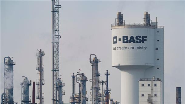 BASF kündigt weiteren Stellenabbau und Sparprogramm an Die Führung des Chemiekonzerns BASF hatte bereits 2022 ein Sparprogramm angekündigt.