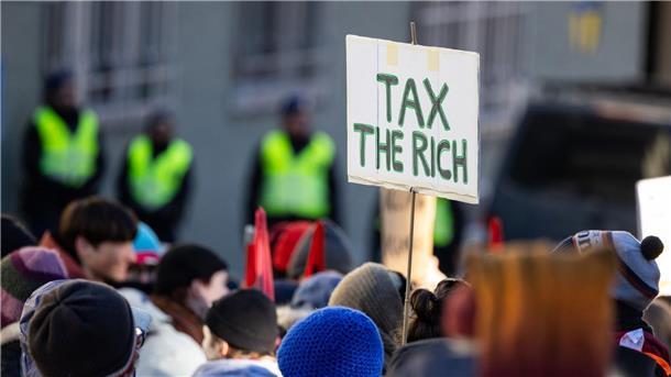 Die fünf reichsten Männer haben den Oxfam-Daten zufolge seit 2020 einen Gewinn von durchschnittlich 14 Millionen US-Dollar pro Stunde gemacht.