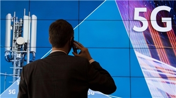 Die fünfte Generation des Mobilfunks (5G) bietet deutlich höhere Datenübertragungsraten als die bisherigen Standards UMTS (3G) und LTE (4G) (Symbolbild).