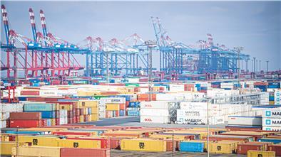 Container in Hafen.
