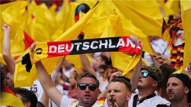 Voll was ausgelöst: Die Fußball-EM hinterlässt Spuren in Deutschland Die Fußballfans in Deutschland stehen wieder hinter der Nationalelf. Das bleibt von der EM.