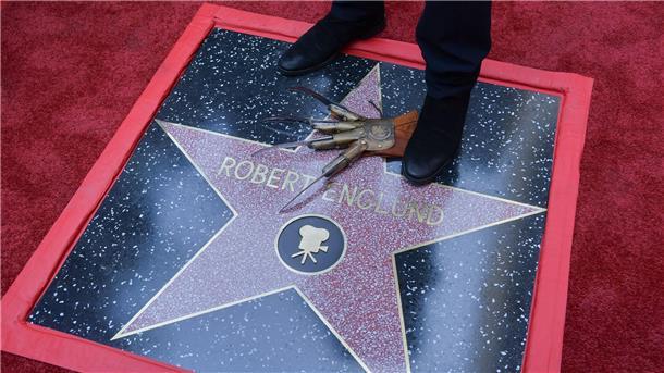 „Freddy Krueger“-Star an Halloween mit Stern gefeiert Die gefürchtete Krallenhand von „Freddy Krueger“ war bei der Zeremonie dabei.