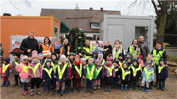 Die Gemeinde Schiffdorf investiert gerade kräftig in die Kinderbetreuung (hier das Richtfest für die neue Kita in Wehdel) - offenbar mit Erfolg. 