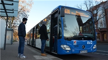 Die geplante Linie 833 soll 22 Haltestellen anfahren. Los fährt der Bus in Zeven am Busbahnhof (Foto). Ziel ist der Scheeßeler Bahnhof.